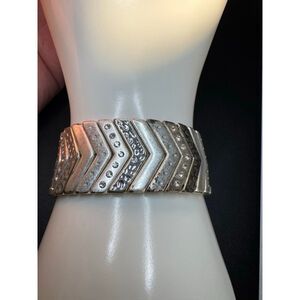 Womens Unbranded stretch chevron link patterned Bracelet 7” relaxed Silver tone